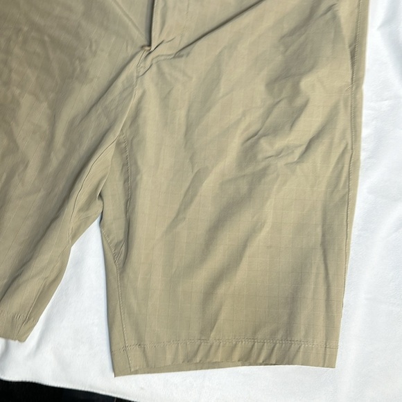 HANG TEN SHORTS SIZE(32) - Picture 3 of 8